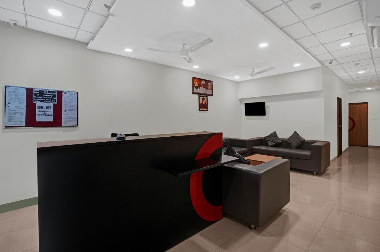 Treebo Wow, Surat Station Hotel Екстериор снимка
